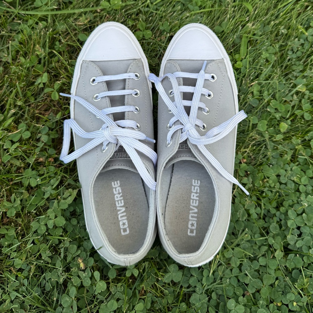Converse Light Gray Canvas Sneakers women’s size 7